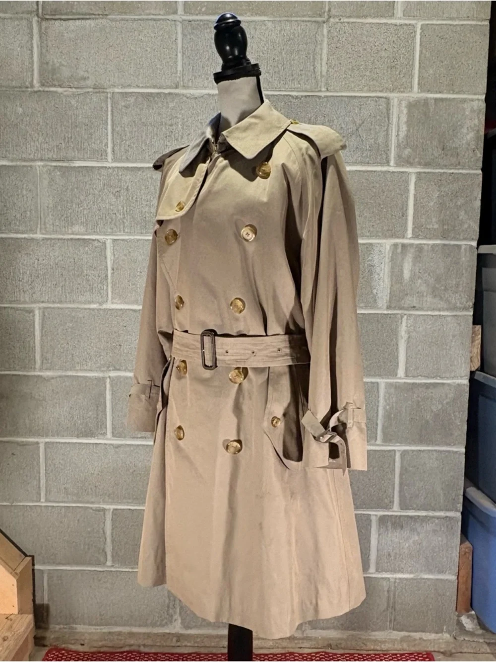 Burberry trench coat. - Picture 4 of 15